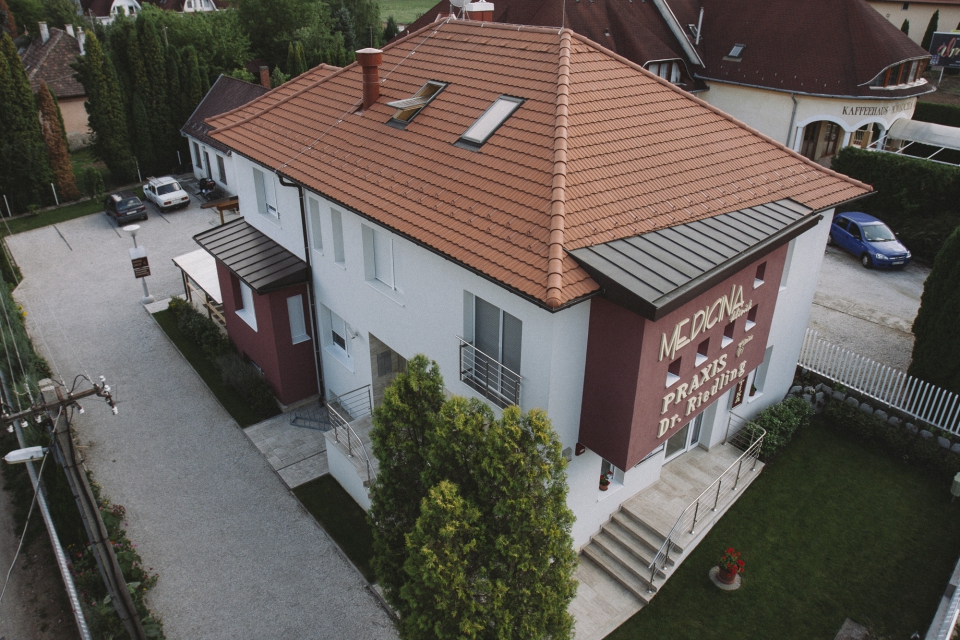 Medicina Klinika - Hévíz Ady utca 5 épület távlati képe.