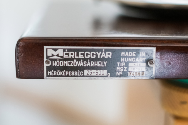Antik fogászati eszközök gyűjteménye - Medicina Klinika Hévíz. Mérleg 25-500 gramm mérőképességgel. Mérleggyár Hódmezővásárhely.