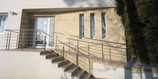 Medicina Klinika Hévíz Ady utca 5 udvari homlokzat - bejárat.